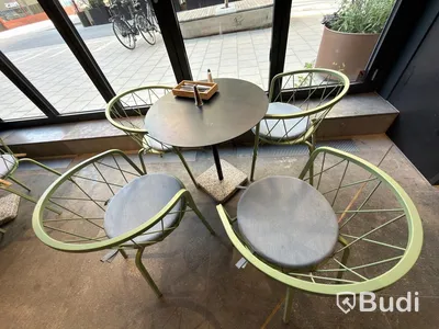6 st cafébord, 18 st stolar