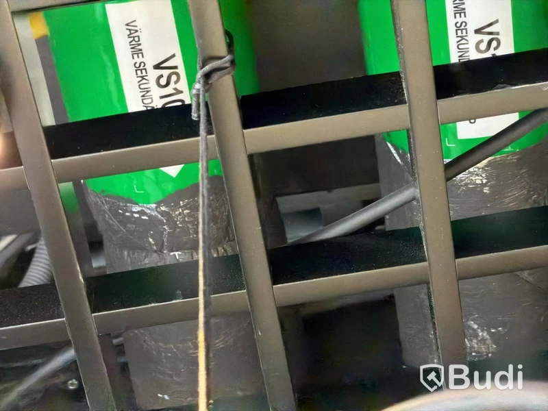 6 st hängande krukor med plastväxter