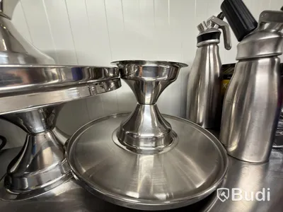 3 rostfria uppläggningsfat och 2 st Kaiser Whipcreme