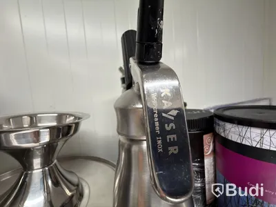 3 rostfria uppläggningsfat och 2 st Kaiser Whipcreme