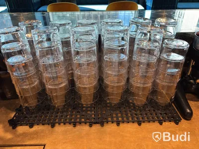 Lot of assorted glassware