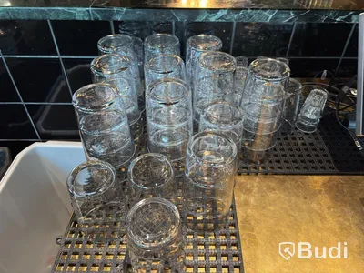 Lot of assorted glassware