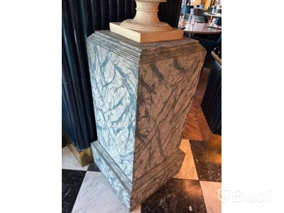 2 Pedestals incl. Plant