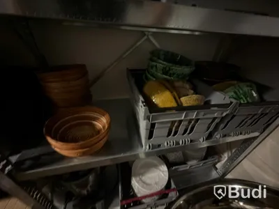 Parti med diverse porslin glas koppar mjölkkannor