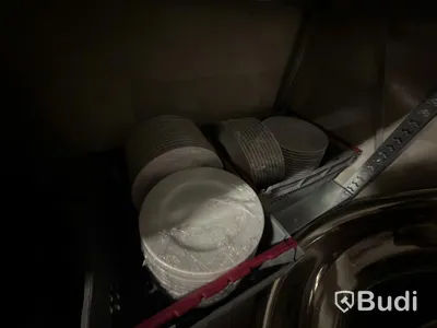 Parti med diverse porslin glas koppar mjölkkannor