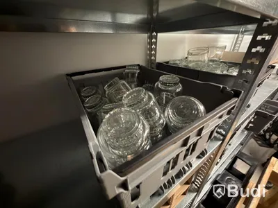 Parti med diverse porslin glas koppar mjölkkannor