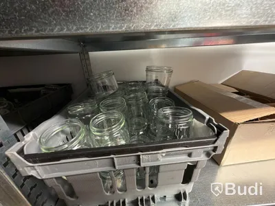 Parti med diverse porslin glas koppar mjölkkannor