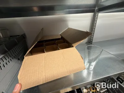 Parti med diverse porslin glas koppar mjölkkannor