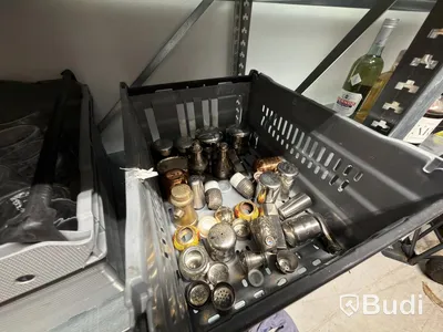 Parti med diverse porslin glas koppar mjölkkannor