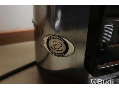 Espressomaskin 2 st och 1 st varm choklad maskin. Ej funktionstestad. Troligen defekt. För reservdelar.