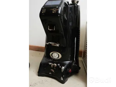 Espressomaskin 2 st och 1 st varm choklad maskin. Ej funktionstestad. Troligen defekt. För reservdelar.