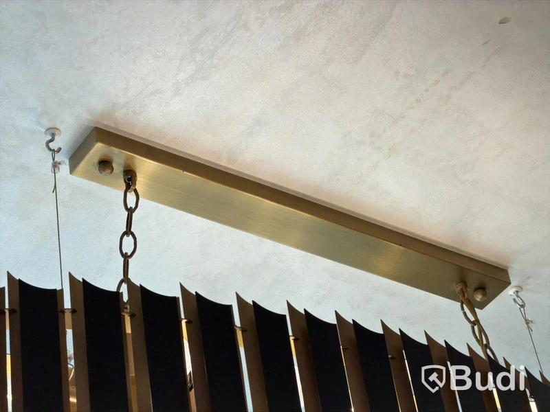 Boat-shaped chandelier.