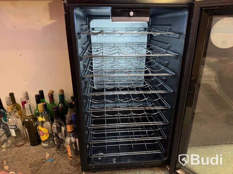 Candy Wine Cooler CWC 150 EM/N, 121 L