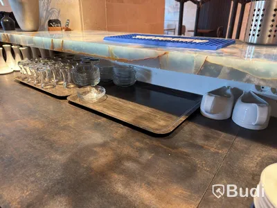 Lot of glassware, porcelain, and restaurant and bar accessories