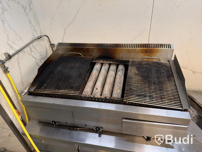 Gas-powered water grill / commercial grill