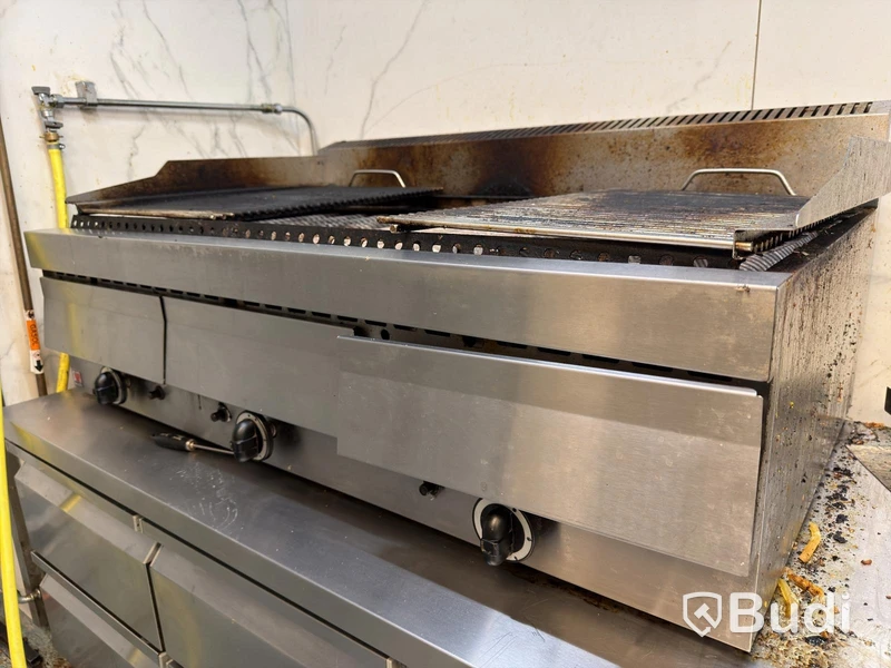 Gas-powered water grill / commercial grill