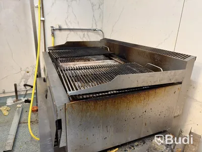 Gas-powered water grill / commercial grill