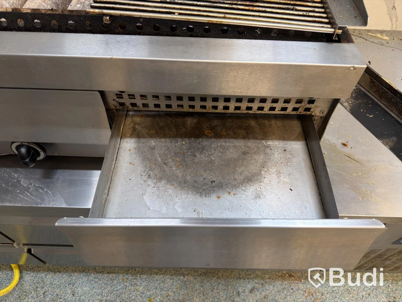 Gas-powered water grill / commercial grill