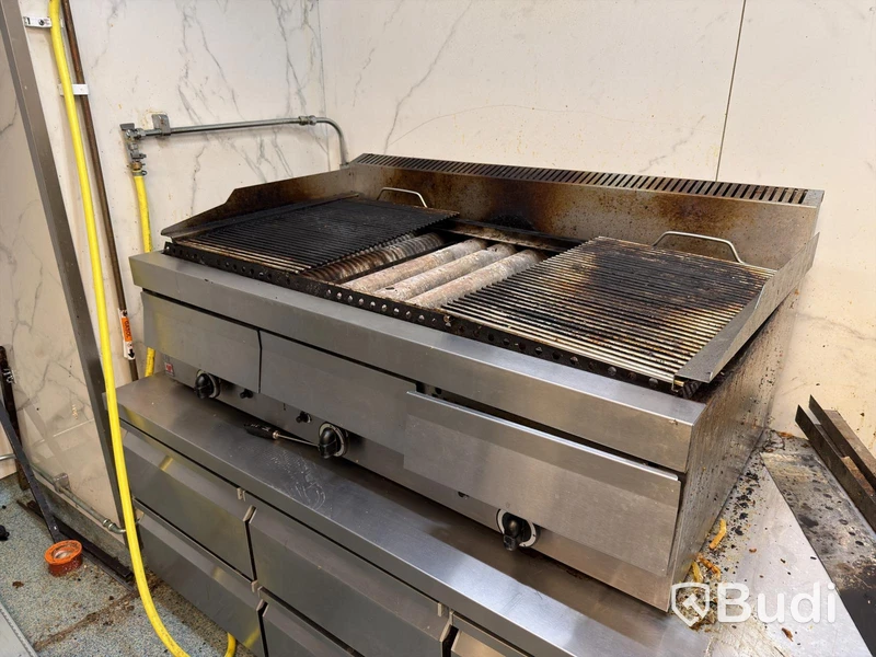 Gas-powered water grill / commercial grill
