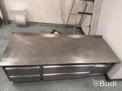 Kylbänk med 4 lådor