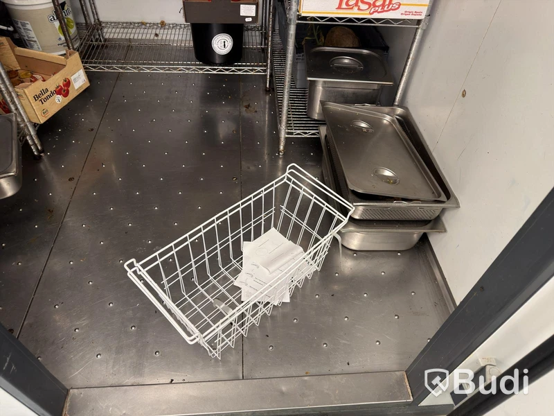 Walk-in cooler with refrigeration unit and shelving