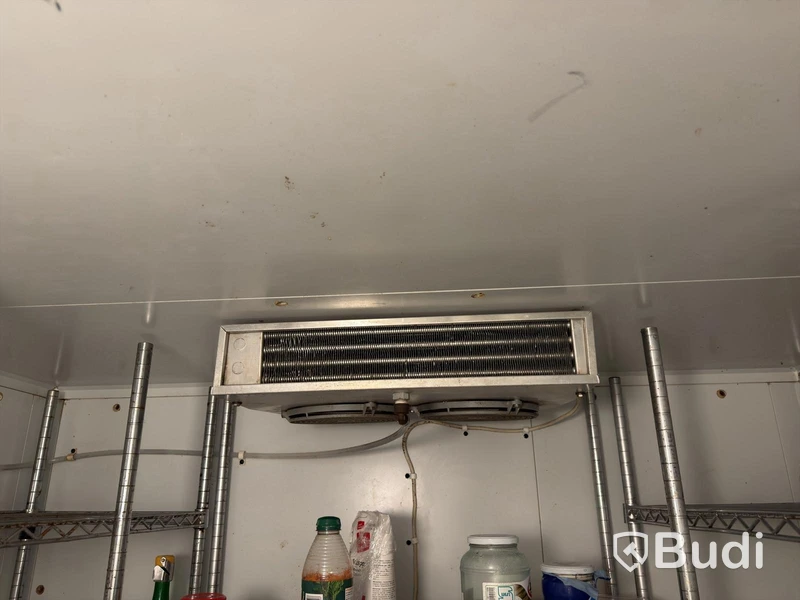 Walk-in cooler with refrigeration unit and shelving