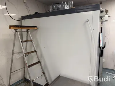 Walk-in cooler with refrigeration unit and shelving