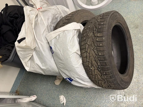 3 st däck Nokian, 205/60R16 96T XL, dubbdäck