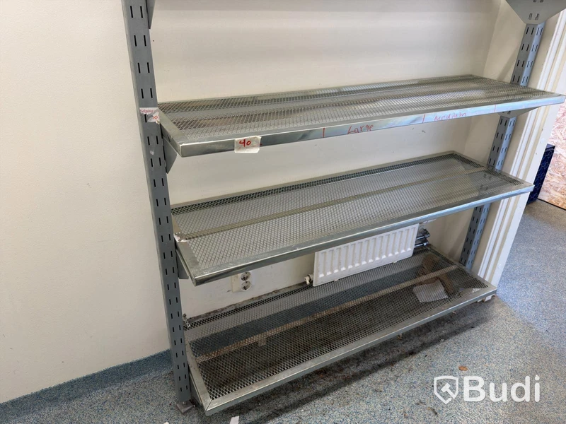 Metal shelving unit