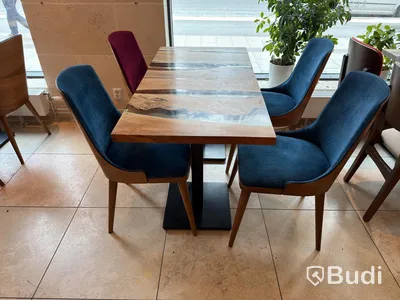 Lot of tables and chairs