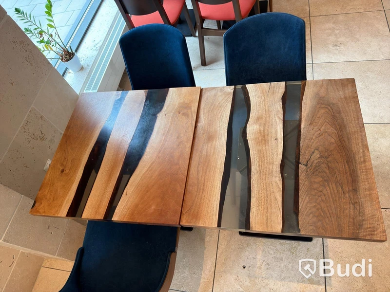 Lot of tables and chairs