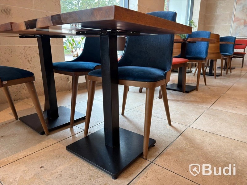 Lot of tables and chairs
