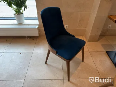 Lot of tables and chairs
