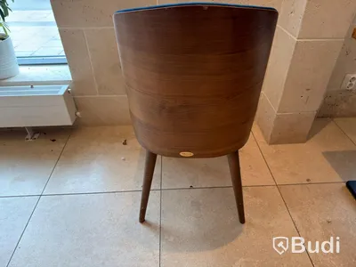 Lot of tables and chairs