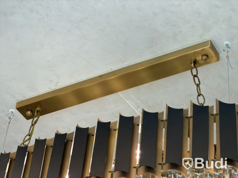 Boat-shaped chandelier.