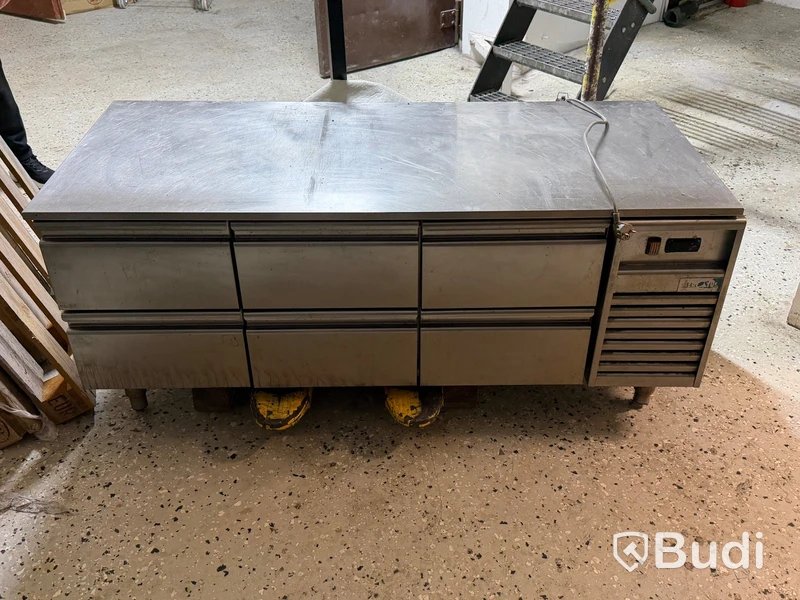 Low refrigerated counter, Mercatus U1-1600, 160 cm (defective)