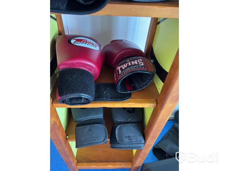 Lot of boxing equipment
