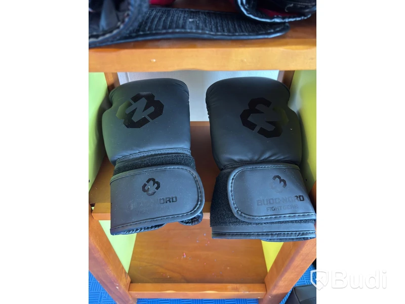 Lot of boxing equipment