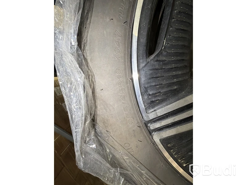 4 st Mercedes AMG originalfälgar med däck 19 tum