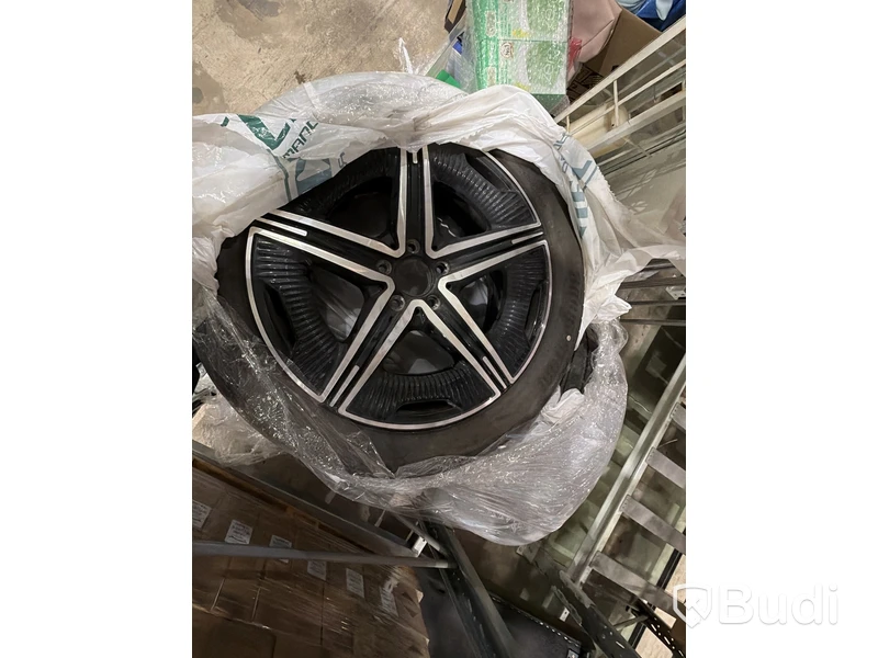 4 st Mercedes AMG originalfälgar med däck 19 tum