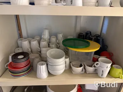 Parti porslin, kantiner, kastruller, bestick etc.