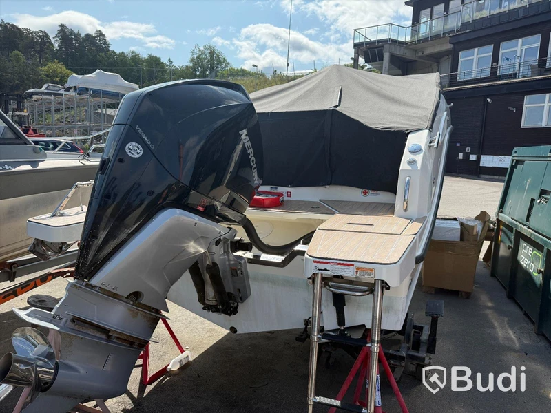Uttern D77 med Mercury F 250 -2019