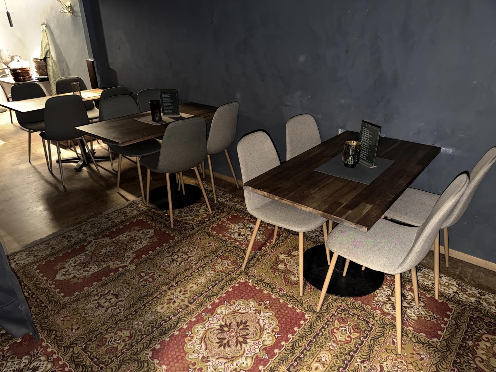 Restaurant furniture, etc. (lot)