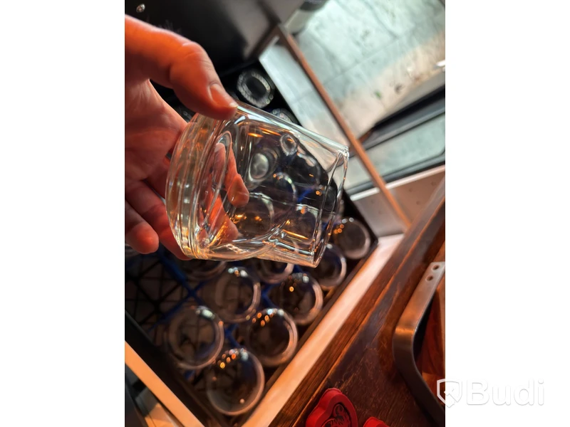 Glas, porslin, bestick, köksutrustning m.m. Stort Parti