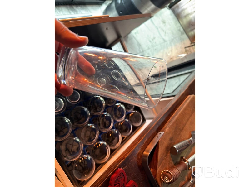 Glas, porslin, bestick, köksutrustning m.m. Stort Parti