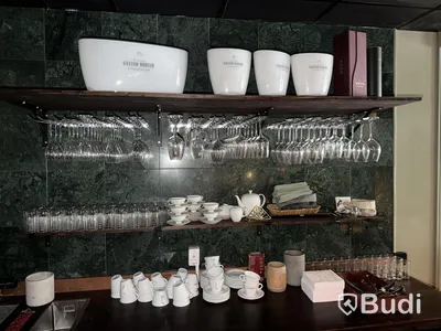 Glas, porslin, bestick, köksutrustning m.m. Stort Parti