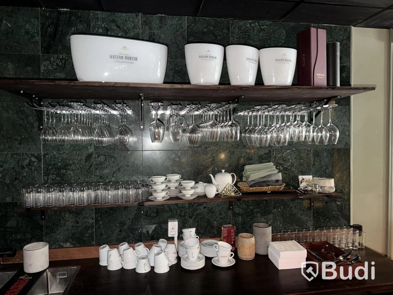 Glas, porslin, bestick, köksutrustning m.m. Stort Parti