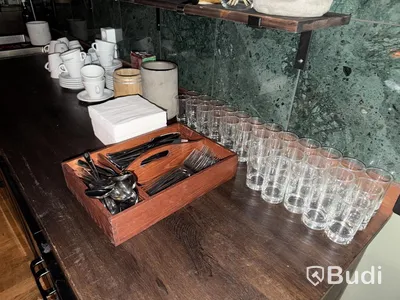 Glas, porslin, bestick, köksutrustning m.m. Stort Parti