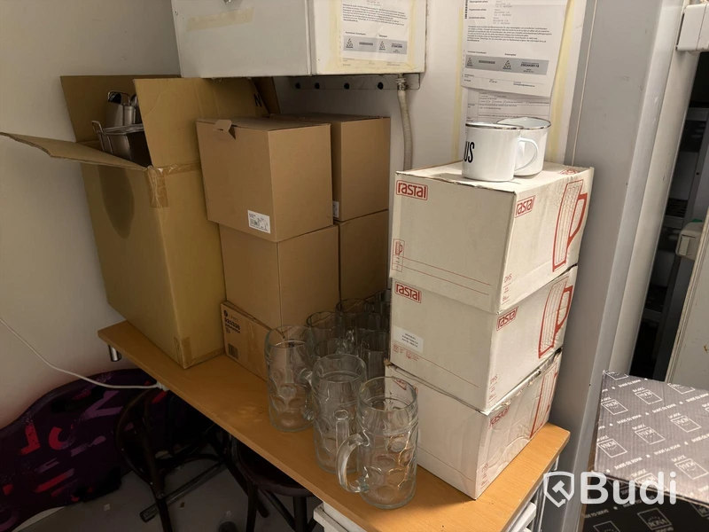 Glas, porslin, bestick, köksutrustning m.m. Stort Parti