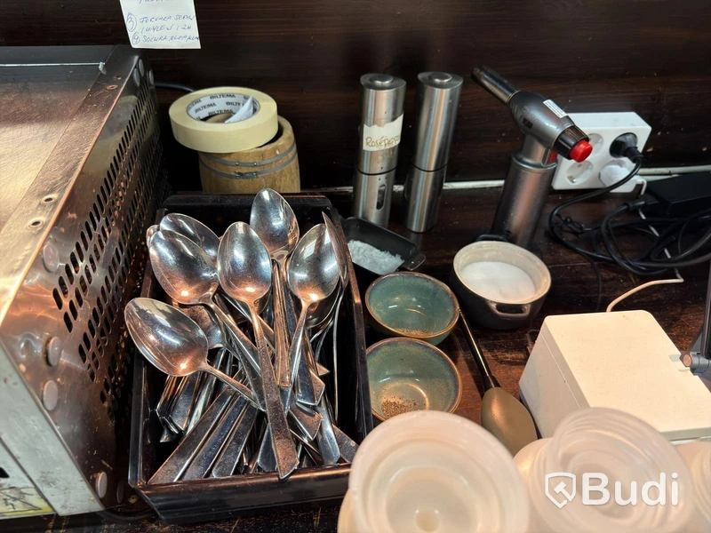 Glas, porslin, bestick, köksutrustning m.m. Stort Parti